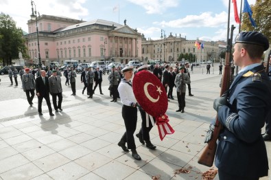 Erdoğan, Neue Wache Anıtını Ziyaret Etti