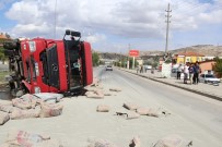 Afyonkarahisar'da Çimento Yüklü Tır Devrildi