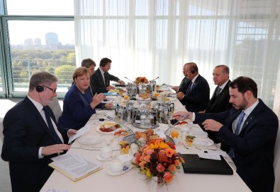 Erdoğan Merkel'le kahvaltıda bir araya geldi