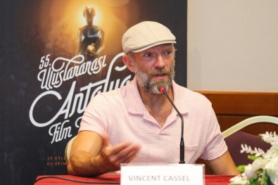 Fransız Aktörden Vincent Cassel'den Mülteci Açıklaması