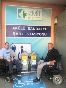 İzmit Belediyesi'nden Engelli Vatandaşlar İçin Şarj İstasyonu