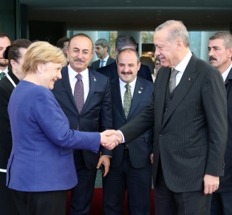 Merkel Cumhurbaşkanı Erdoğan'ı uğurladı