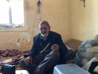 ZEKAT - 30 Yıldır Sokakta Örgü Örerek Hayatını Sürdürmeye Çalışıyor