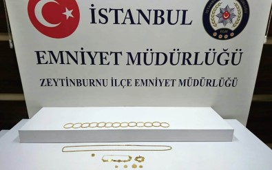 (Özel) İstanbul'da Parkta Kaybolan Yarım Kilogram Altını Polis Buldu