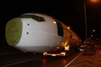 KAŞÜSTÜ - Pistten Çıkan Uçak 260 Gün Sonra Yeni Yerine Karayolu İle Taşındı