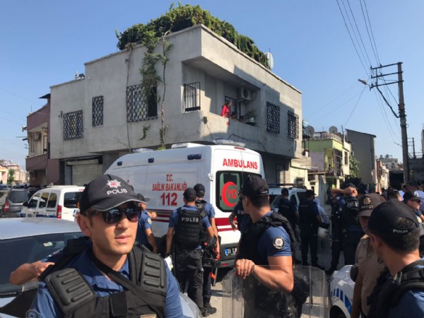 Bir evde 5 kişi ölü bulundu