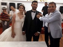 SEDAT ŞAHIN - Başkan Pamuk, Ağrı Gazisini Düğününde Yalnız Bırakmadı