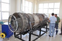 SAVAŞ UÇAĞI - Okul Bahçesine Getirilen Dev Hediye Paketinden Phantom Savaş Uçağı Motoru Çıktı