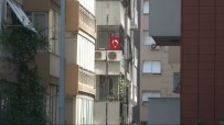 RAHİP - Papaz'ın Evinde 'Türk Bayraklı' Şov