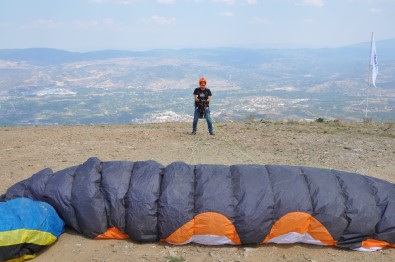 Simav'da Yamaç Paraşütü Festivali