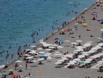 Antalya'da sahillerde yoğunluk