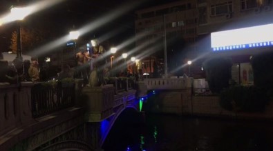 Gençlerin Porsuk Çayı'nda Tehlikeli Oyunu