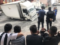 CANLI YAYIN - Kağıthane'de Kamyonet Kurtarma Operasyonu