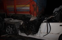 Otomobil Kamyona Çarptı Açıklaması 3 Ölü