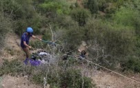 YAMAÇ PARAŞÜTÜ - Paraşütle Atlayan Üniversite Öğrencisini Ölümden Ağaç Dalı Kurtardı