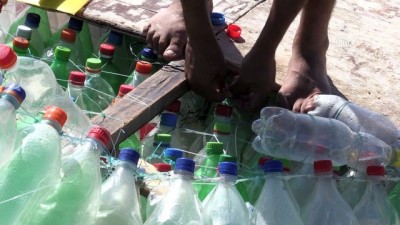 Gazzeli Balıkçının Pet Şişelerden Yaptığı Yeni 'Ekmek Teknesi'