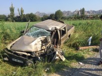 ARSLANLı - Nazilli'de Trafik Kazası; 3 Yaralı