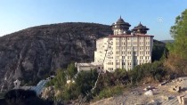 Otele İcra Geldi, Turistler Tahliye Edildi