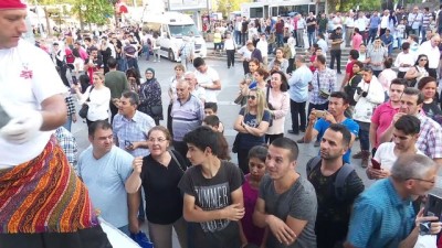 Başkentliler Maraş Dondurmasıyla Serinledi