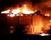 Basra Belediye Binası Da Ateşe Verildi