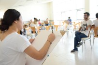 ENGELLİ ÖĞRENCİ - En Güzel Resmi Yapmak İçin Yarıştılar