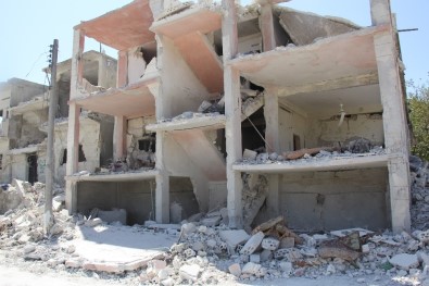 Hava Ve Kara Saldırılarının Ardından İdlib'de Büyük Yıkım
