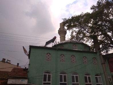 Kepsut'ta Aşırı Yağıştan Cami Minaresi Devrildi
