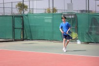 TUNÇBILEK - Teniste Osmangazi Farkı