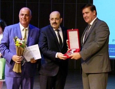 YÖK Başkanı Saraç'a Türk Fizik Derneği Özel Onur Ödülü