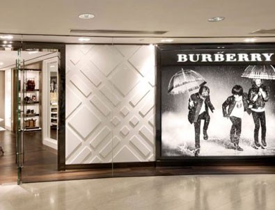 Burberry satılmayan ürünleri yakma uygulamasına son verdi