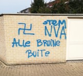 GAMALı HAÇ - Fransa'da Camiden Çıkan Cemaate Irkçı Saldırı