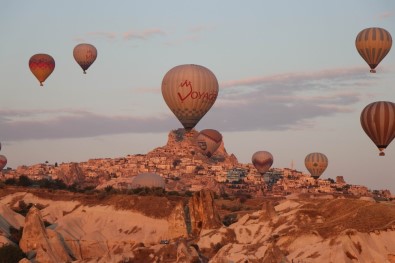 Kapadokya Bölgesini Ağustos Ayında 412 Bin 559 Turist Ziyaret Etti