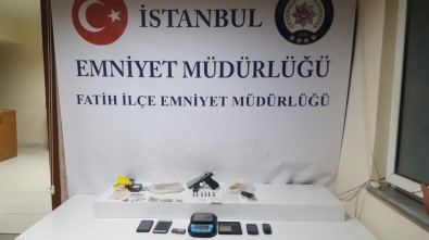(Özel) Fatih'te Polisten Yabancı Uyruklu Uyuşturucu Satıcılarına Operasyon