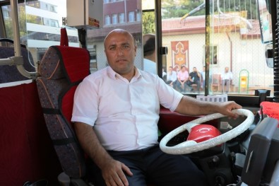 Otobüs Şoförü Kalp Krizi Geçiren Yolcuyu Acil Servise Götürdü