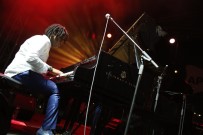 CHARLES AZNAVOUR - Antalya sahilinde Küba rüzgarı esti