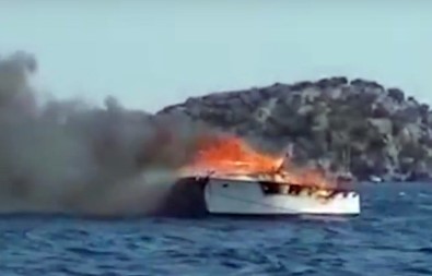 Milyonluk tekne böyle yandı!