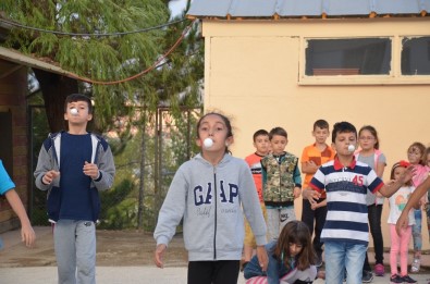 Geleneksel Sokak Oyunları Çocuklarla Yenidoğan Mahallesi'nde Buluştu
