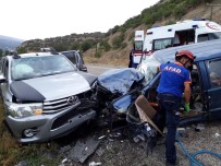 Kamyonetle Otomobil Kafa Kafaya Çarpıştı Açıklaması 2 Yaralı Haberi