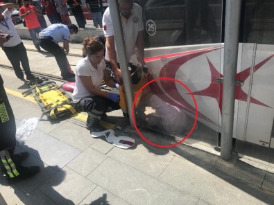 Samsun'da Tramvay Yayaya Çarptı Açıklaması 1 Yaralı