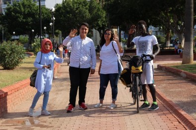 Senegalli Öğrenci Ndiaye, Türk İnsanına Ve Türkiye'ye Hayran Kaldı