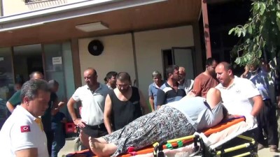 Adana'da Kamyonetle Otomobil Çarpıştı Açıklaması 3 Yaralı