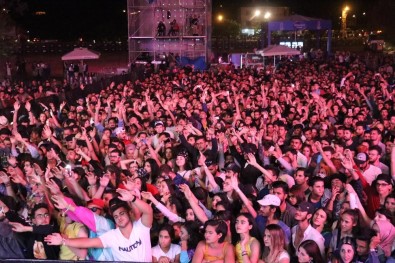 Doğu'nun İlk Ve Tek Gençlik Festivaline İlk Gününde 20 Bin Kişi Katıldı