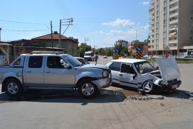 Kozan'da Trafik Kazası Açıklaması 3 Yaralı