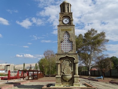 Kütahya Belediyesi'nden Hisarcık'a Saat Kulesi