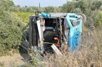 HALK OTOBÜSÜ - Otomobil İle Halk Otobüsü Çarpıştı Açıklaması 24 Yaralı