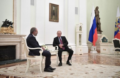 Putin, Ermeni Başbakan Paşinyan İle Görüştü