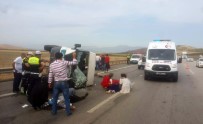 Tekeri Patlayan Minibüs Yan Yattı Açıklaması 7 Yaralı