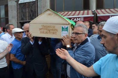 Bakan Turhan, Trabzon'da Cenaze Namazına Katıldı
