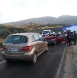 Manisa'da İki Otomobil Kafa Kafaya Çarpıştı Açıklaması 8 Yaralı
