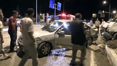 Minibüs İle Otomobil Çarpıştı Açıklaması 1'İ Çocuk, 6 Yaralı